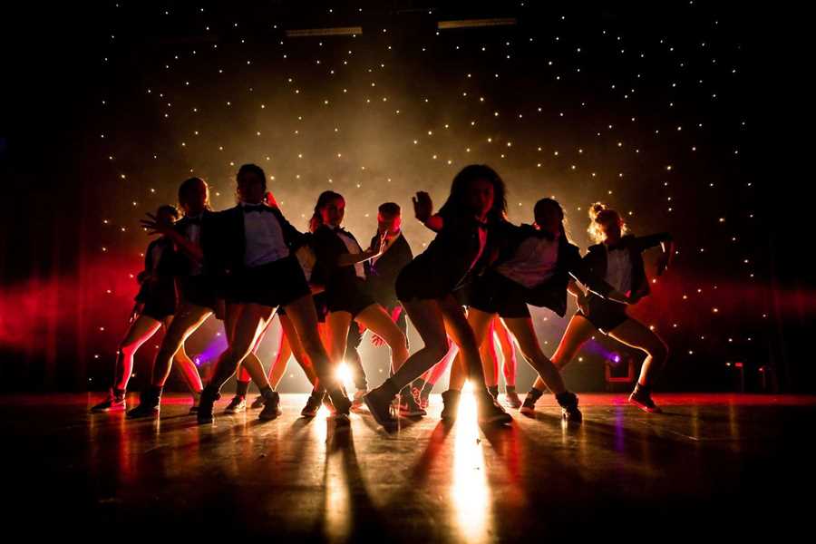 История танцевальных ритмов в Пензе: от дискотек 90-х до современных клубов